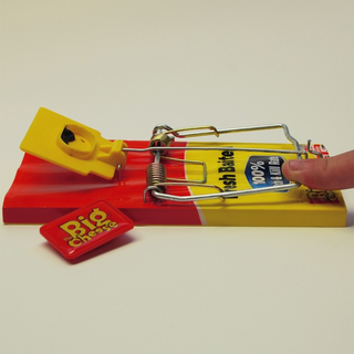 The Big Cheese Fresh Baited Rat Trap - Traditional Baited Rodent Pest Trap 1 pc